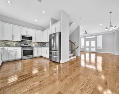 626 E 28th Street - Photo Thumbnail 6