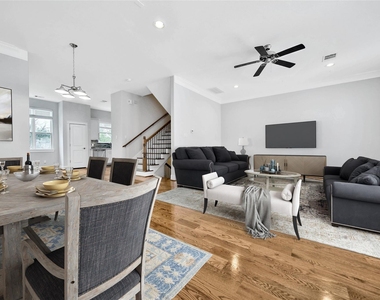 626 E 28th Street - Photo Thumbnail 2
