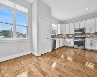 626 E 28th Street - Photo Thumbnail 10