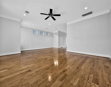 626 E 28th Street - Photo Thumbnail 12