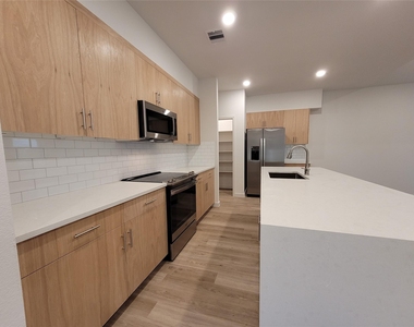 2509 Appian Way Way - Photo Thumbnail 14