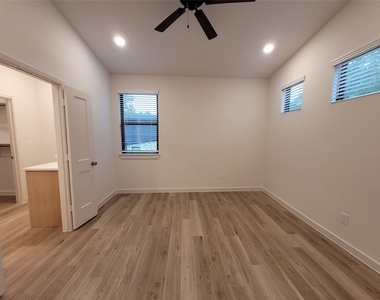 2509 Appian Way Way - Photo Thumbnail 25