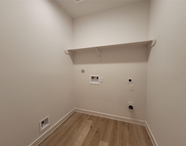 2509 Appian Way Way - Photo Thumbnail 15