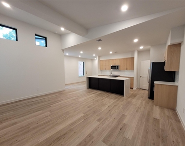 2509 Appian Way Way - Photo Thumbnail 10