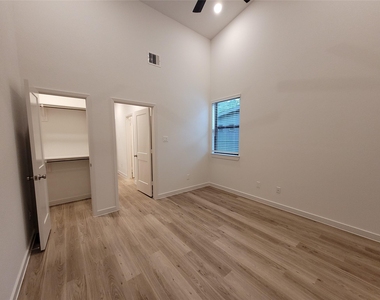 2509 Appian Way Way - Photo Thumbnail 24