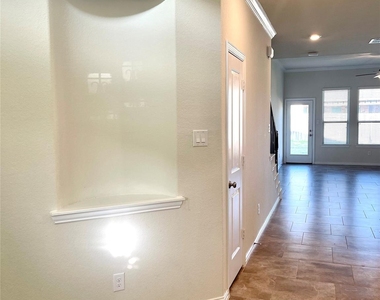 1915 Orchard Berry Lane - Photo Thumbnail 2