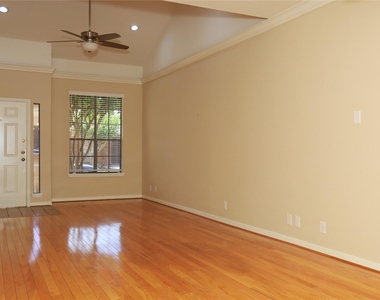 107 Manor Place - Photo Thumbnail 3