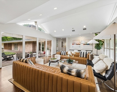 319 Tynebridge Lane - Photo Thumbnail 3