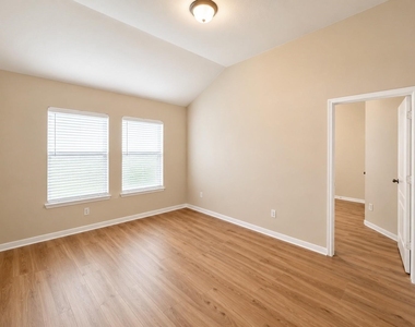3011 Sunchase Court - Photo Thumbnail 12