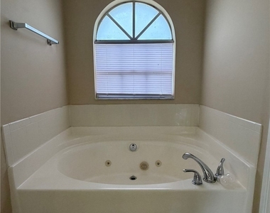3404 Ne 9th Avenue - Photo Thumbnail 29