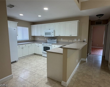3404 Ne 9th Avenue - Photo Thumbnail 8
