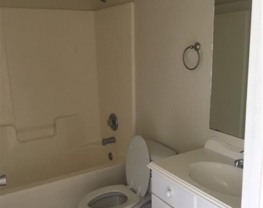 139 Milwaukee Boulevard - Photo Thumbnail 4