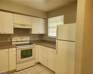 621 Sw 47th Terrace - Photo Thumbnail 2