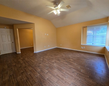 8927 Diamond Lake Lane - Photo Thumbnail 10