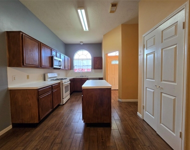 8927 Diamond Lake Lane - Photo Thumbnail 6