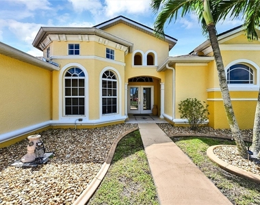 311 Sw 32nd Place - Photo Thumbnail 3