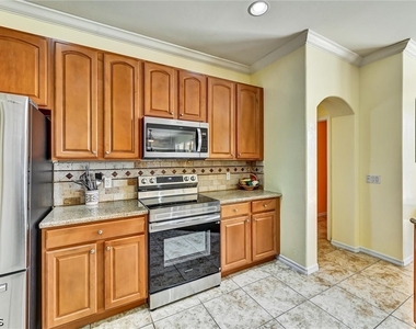 311 Sw 32nd Place - Photo Thumbnail 28