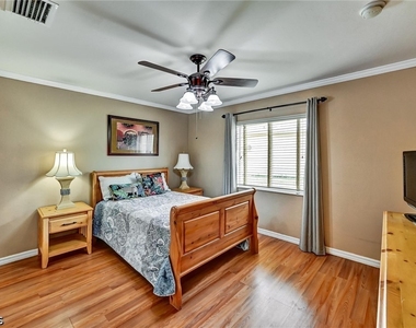 311 Sw 32nd Place - Photo Thumbnail 18