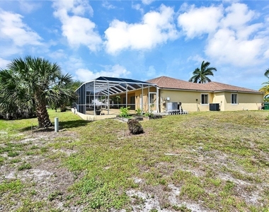 311 Sw 32nd Place - Photo Thumbnail 5