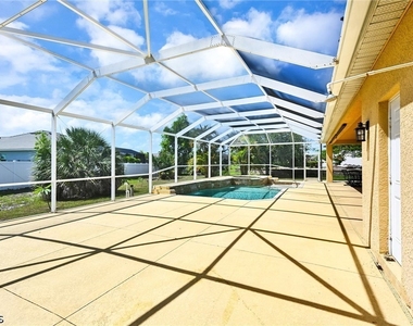 311 Sw 32nd Place - Photo Thumbnail 10