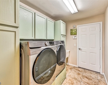 311 Sw 32nd Place - Photo Thumbnail 15