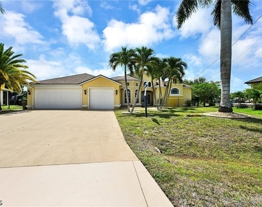 311 Sw 32nd Place - Photo Thumbnail 2