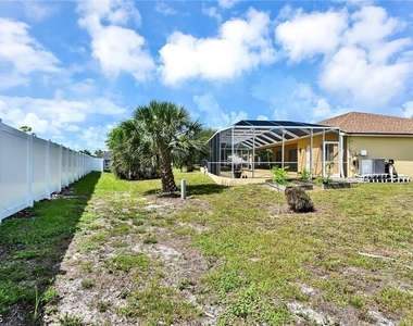 311 Sw 32nd Place - Photo Thumbnail 4