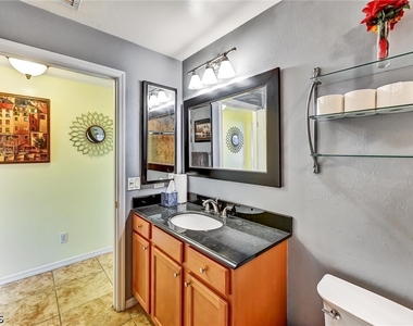 311 Sw 32nd Place - Photo Thumbnail 17