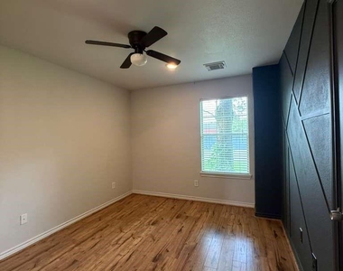9623 Elmview Place - Photo Thumbnail 14