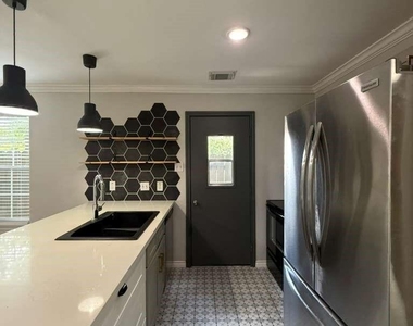 9623 Elmview Place - Photo Thumbnail 8