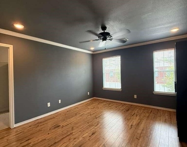 9623 Elmview Place - Photo Thumbnail 13