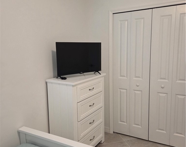 18421 Copperhead Court N - Photo Thumbnail 16