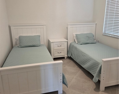 18421 Copperhead Court N - Photo Thumbnail 5