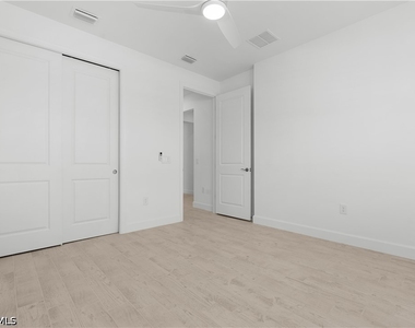 2104 Freemont Way - Photo Thumbnail 12