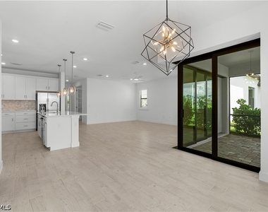 2104 Freemont Way - Photo Thumbnail 4