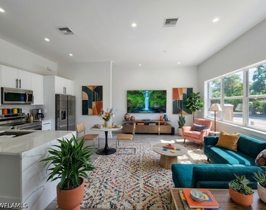 10651 Hampton Street - Photo Thumbnail 3