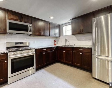 407 Hudson - Photo Thumbnail 3