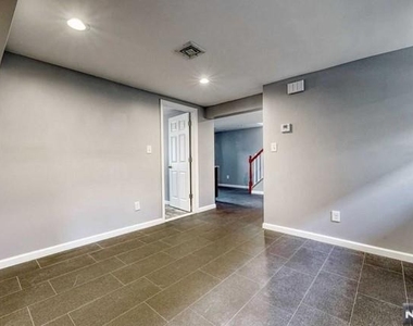 407 Hudson - Photo Thumbnail 6