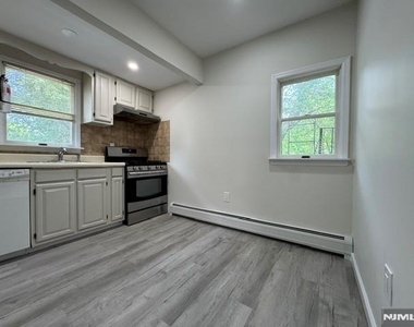 200 E Madison - Photo Thumbnail 14