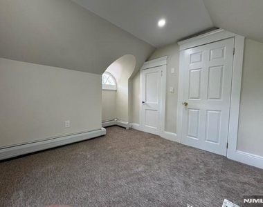 200 E Madison - Photo Thumbnail 18