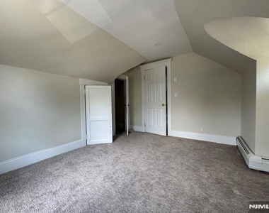 200 E Madison - Photo Thumbnail 16