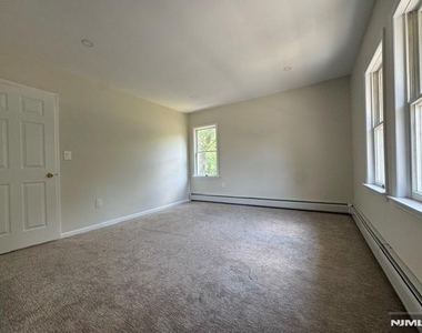 200 E Madison - Photo Thumbnail 8