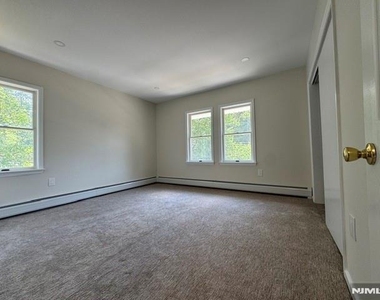 200 E Madison - Photo Thumbnail 6