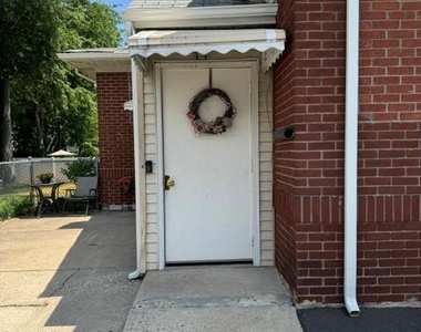 200 E Madison - Photo Thumbnail 1