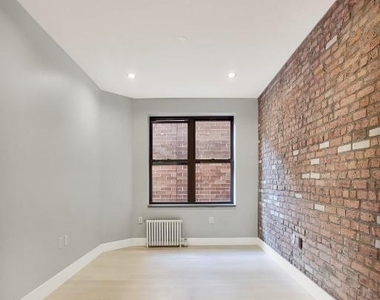 Stanton Street - Photo Thumbnail 1