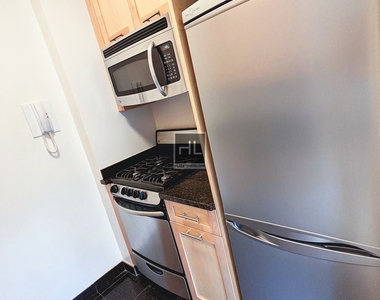 East 55 Street - Photo Thumbnail 1