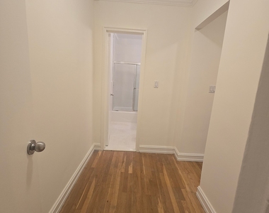 York Avenue - Photo Thumbnail 5