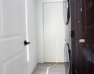 5260 8th Avenue N - Photo Thumbnail 7
