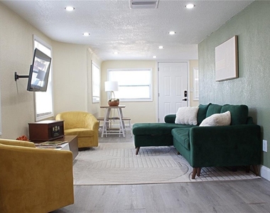 5260 8th Avenue N - Photo Thumbnail 3