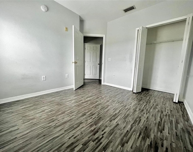 6011 Skydale Way - Photo Thumbnail 12